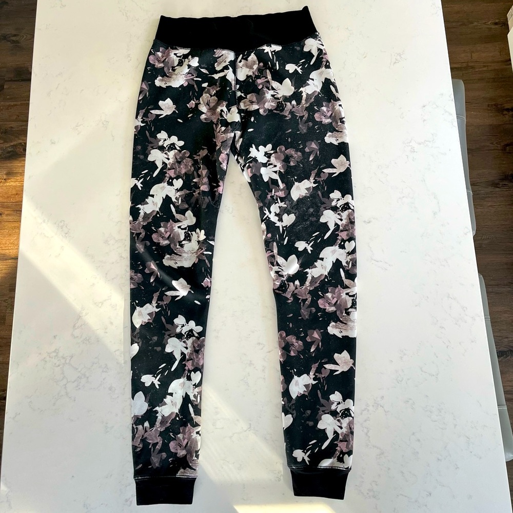 Woman’s Fleece Leggings Size Medium